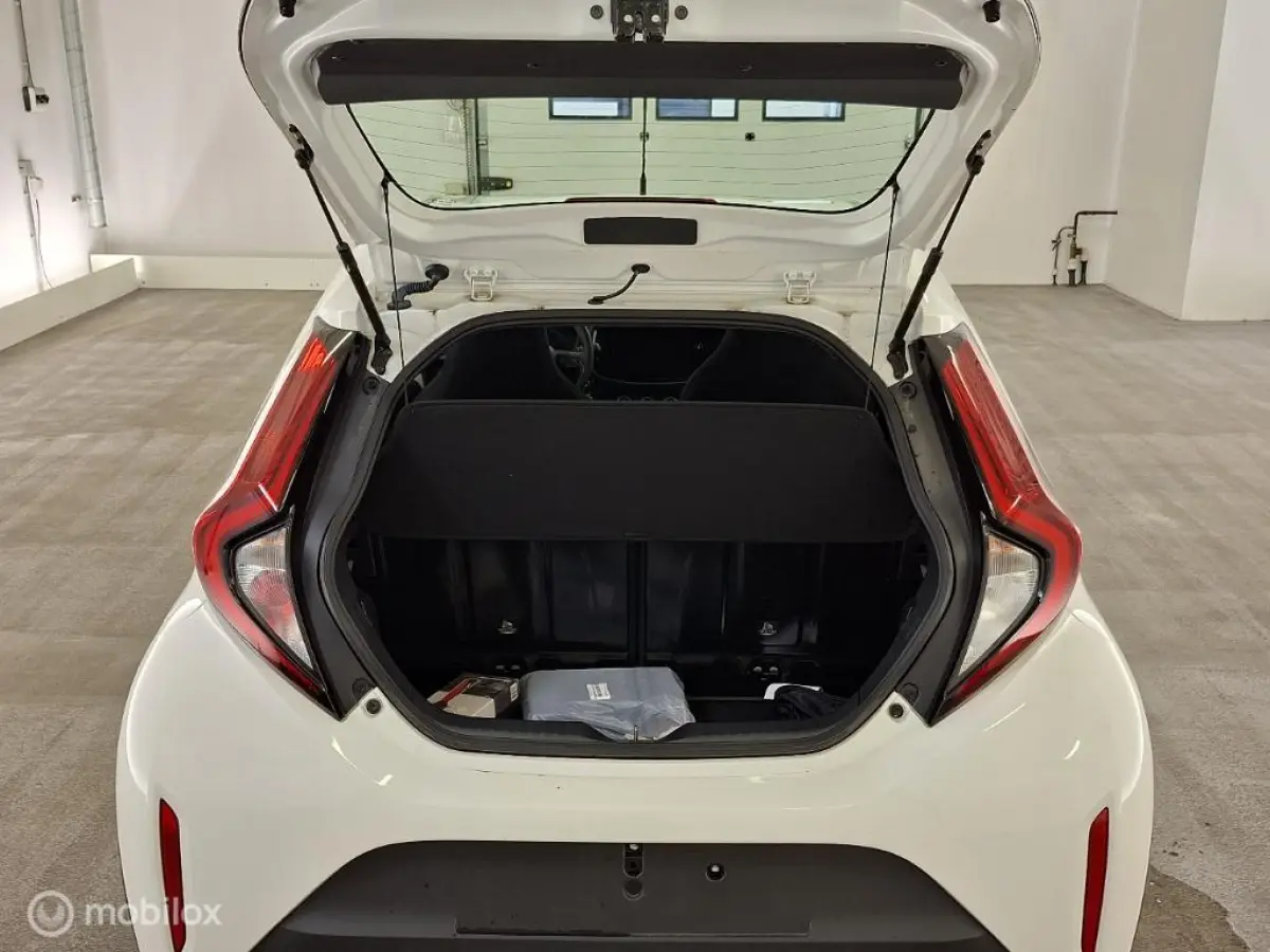 1.0 VVT-i MT Business