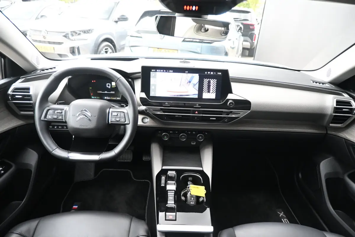 1.6 Plug-in Hybrid 180 Plus | Navigatie | Vol-Leder | Elektr. Stoelen met massage functie | Keyless Entry&Start | Dodehoekdetectie | HUD | 19"LMV !!