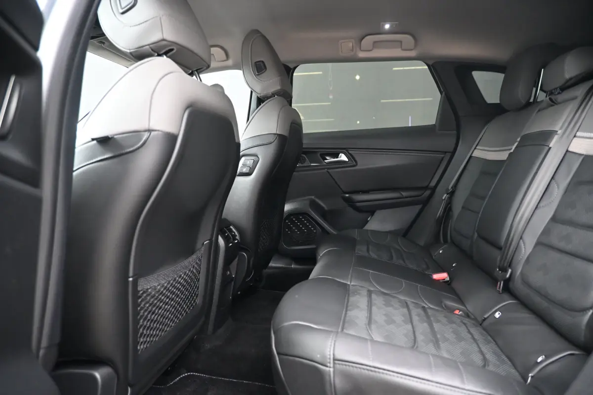 1.6 Plug-in Hybrid 180 Plus | Navigatie | Vol-Leder | Elektr. Stoelen met massage functie | Keyless Entry&Start | Dodehoekdetectie | HUD | 19"LMV !!