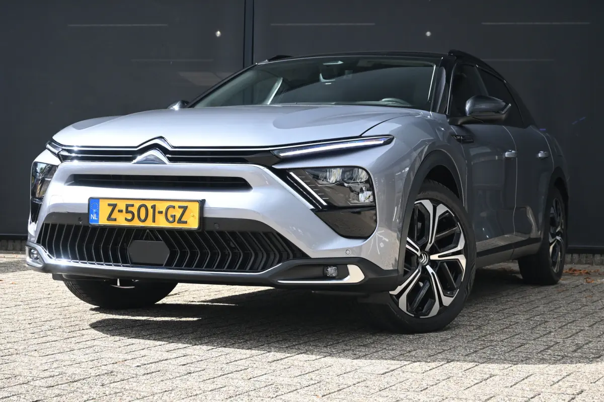 1.6 Plug-in Hybrid 180 Plus | Navigatie | Vol-Leder | Elektr. Stoelen met massage functie | Keyless Entry&Start | Dodehoekdetectie | HUD | 19"LMV !!