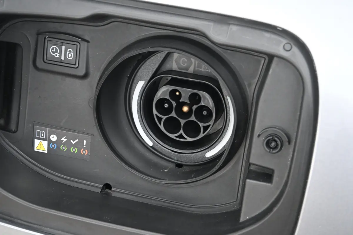 1.6 Plug-in Hybrid 180 Plus | Navigatie | Vol-Leder | Elektr. Stoelen met massage functie | Keyless Entry&Start | Dodehoekdetectie | HUD | 19"LMV !!