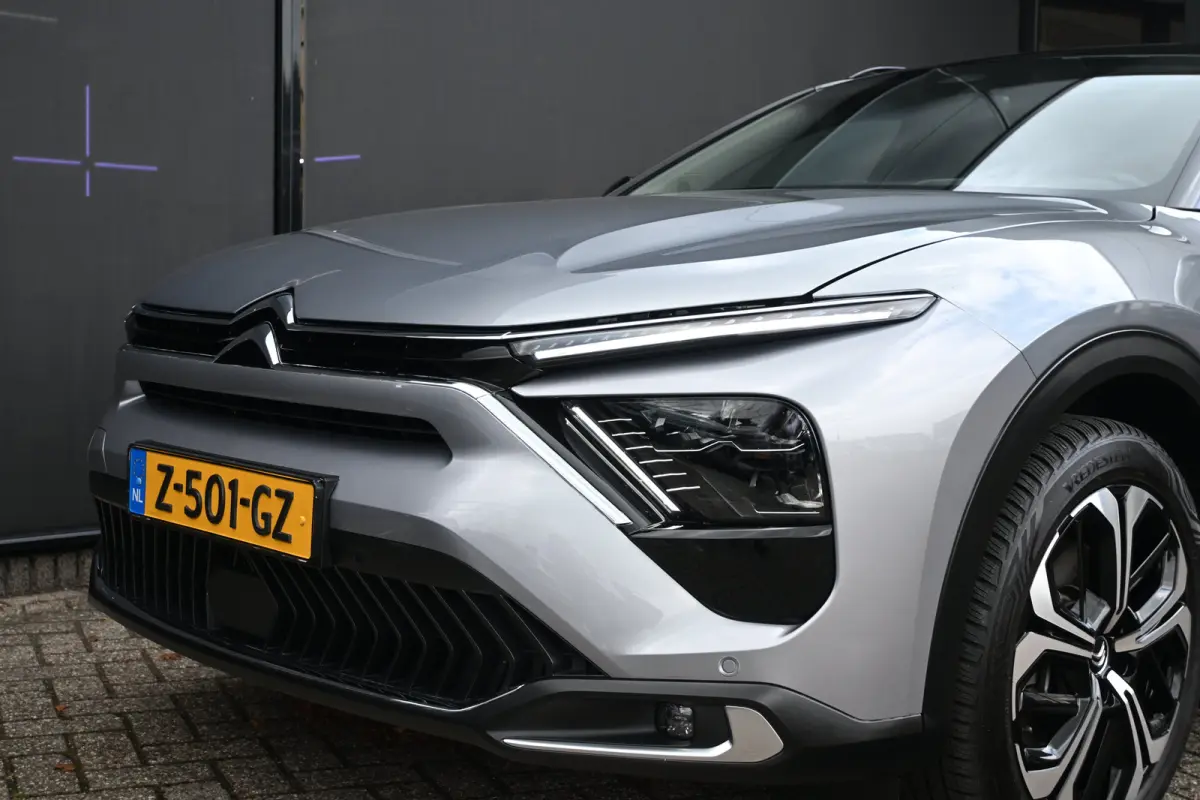 1.6 Plug-in Hybrid 180 Plus | Navigatie | Vol-Leder | Elektr. Stoelen met massage functie | Keyless Entry&Start | Dodehoekdetectie | HUD | 19"LMV !!