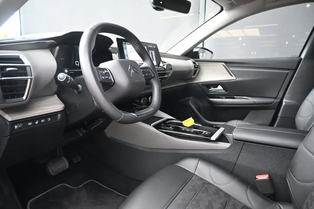 1.6 Plug-in Hybrid 180 Plus | Navigatie | Vol-Leder | Elektr. Stoelen met massage functie | Keyless Entry&Start | Dodehoekdetectie | HUD | 19"LMV !!
