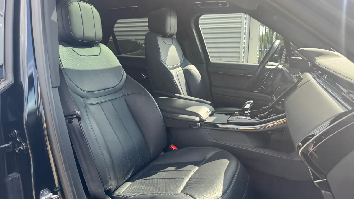 Ranger Rover Sport 3.0 P440E HSE DYNAMIC / NAVI / FULL-LED / CLIMA / LEDER / CAMERA / KEYLESS / MERIDIAN AUDIO / ADAPT. CRUISE / PANO. DAK / BLACK PACK / ELEKTRISCHE TREKHAAK !!