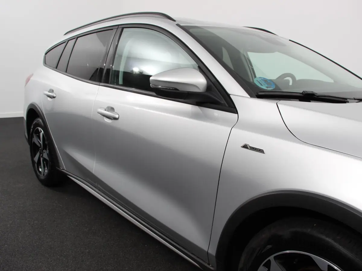 155pk Hybrid Automaat Active X Navigatie Climate Control Camera Parkeer sensoren B&O Dab Led Lichtmetalen velgen