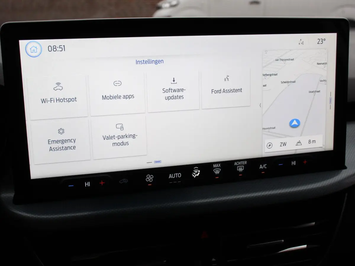 155pk Hybrid Automaat Active X Navigatie Climate Control Camera Parkeer sensoren B&O Dab Led Lichtmetalen velgen