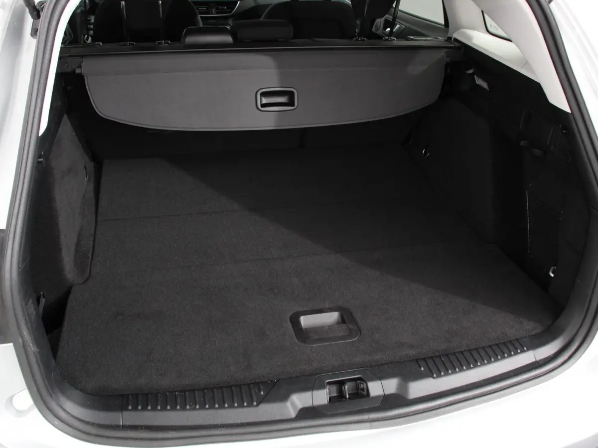 155pk Hybrid Automaat Active X Navigatie Climate Control Camera Parkeer sensoren B&O Dab Led Lichtmetalen velgen