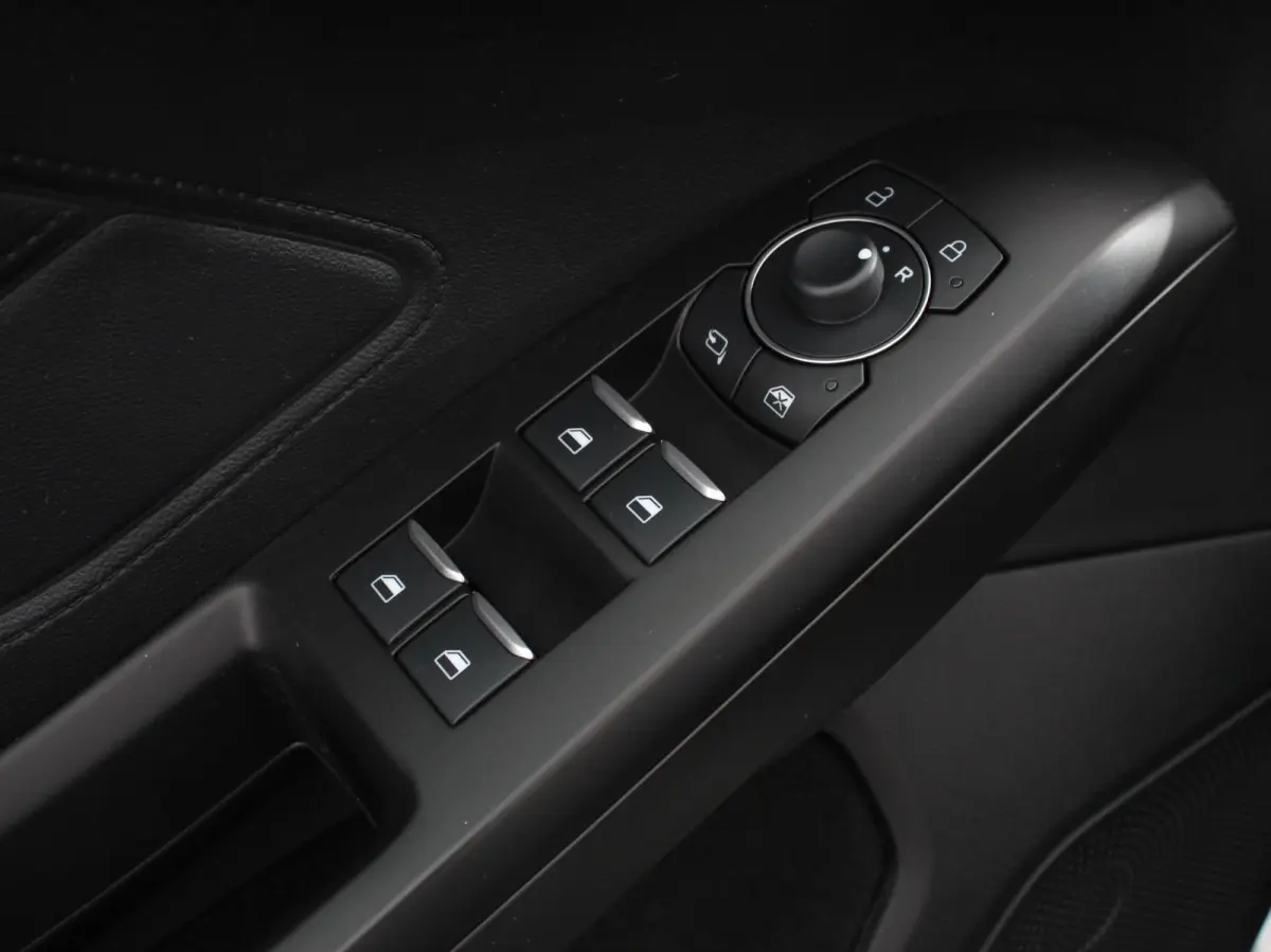 155pk Hybrid Automaat Active X Navigatie Climate Control Camera Parkeer sensoren B&O Dab Led Lichtmetalen velgen
