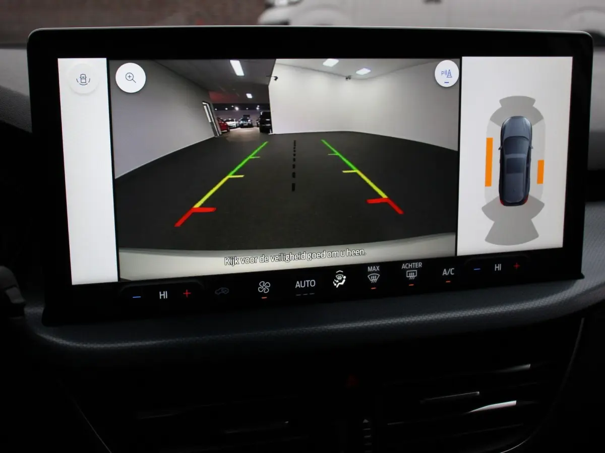 155pk Hybrid Automaat Active X Navigatie Climate Control Camera Parkeer sensoren B&O Dab Led Lichtmetalen velgen