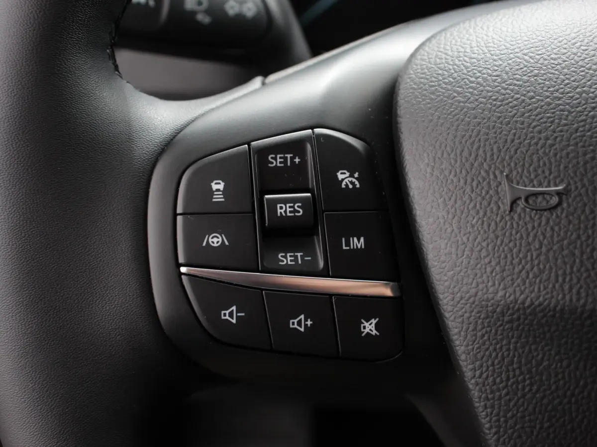 155pk Hybrid Automaat Active X Navigatie Climate Control Camera Parkeer sensoren B&O Dab Led Lichtmetalen velgen
