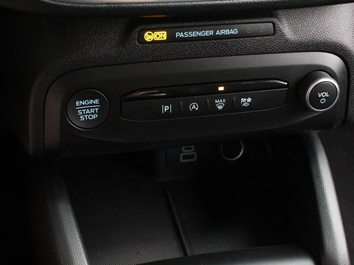 155pk Hybrid Automaat Active X Navigatie Climate Control Camera Parkeer sensoren B&O Dab Led Lichtmetalen velgen