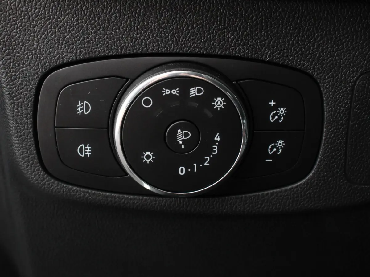 155pk Hybrid Automaat Active X Navigatie Climate Control Camera Parkeer sensoren B&O Dab Led Lichtmetalen velgen