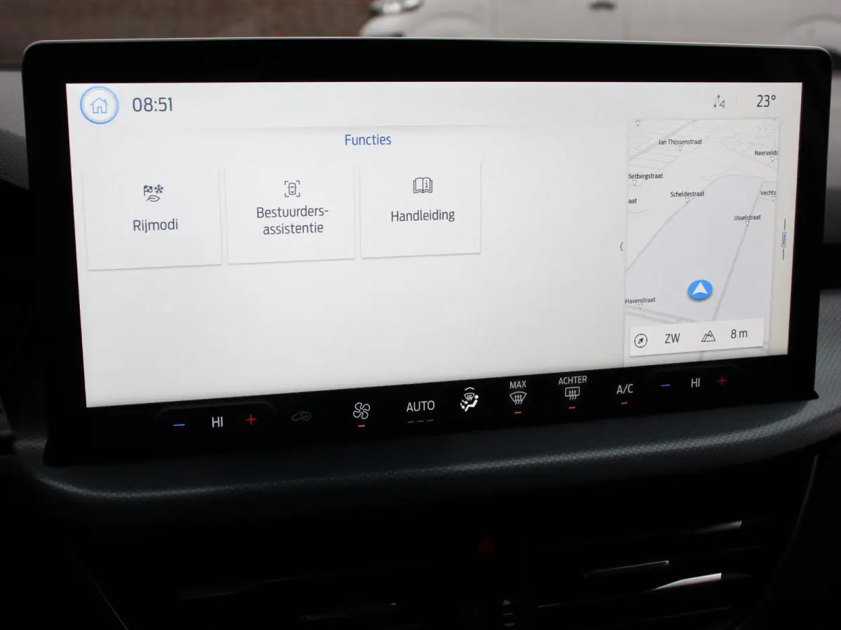 155pk Hybrid Automaat Active X Navigatie Climate Control Camera Parkeer sensoren B&O Dab Led Lichtmetalen velgen