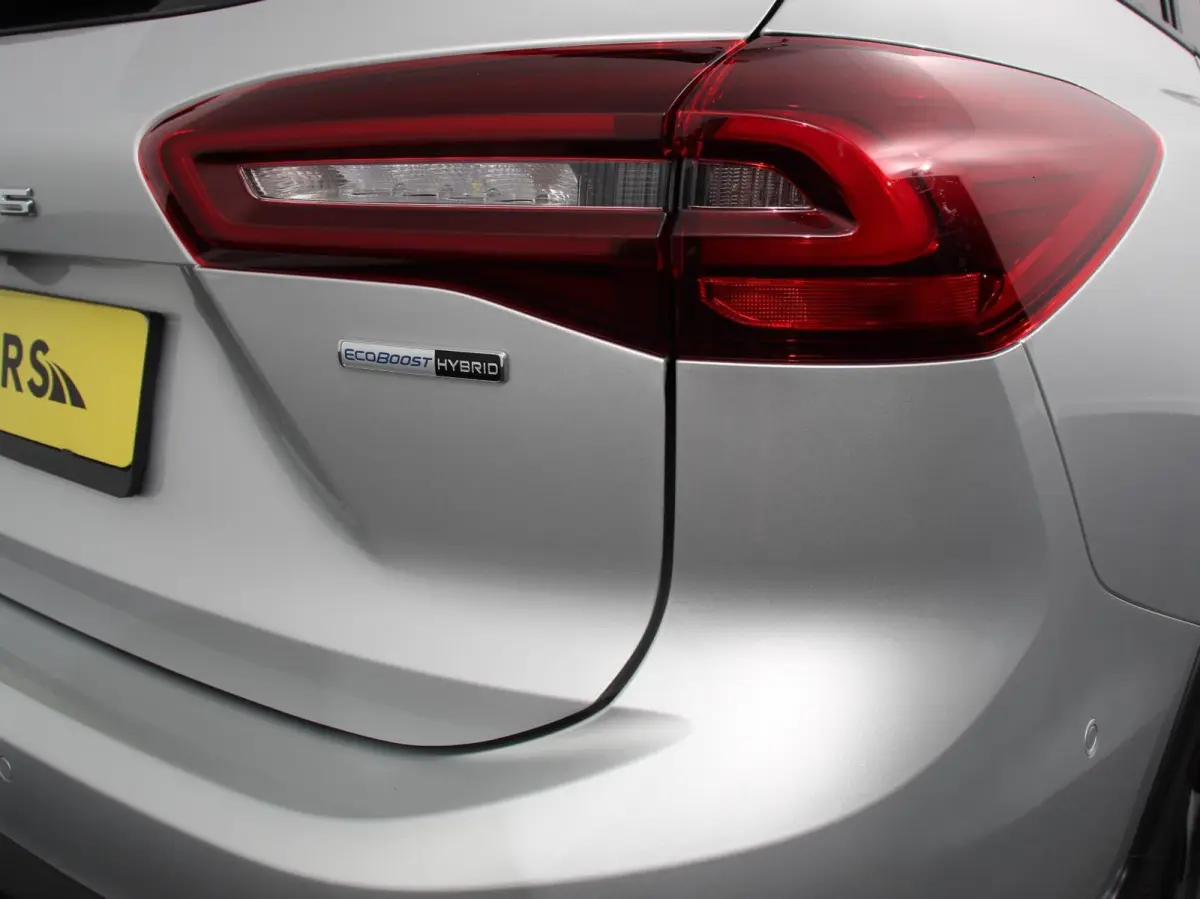 155pk Hybrid Automaat Active X Navigatie Climate Control Camera Parkeer sensoren B&O Dab Led Lichtmetalen velgen
