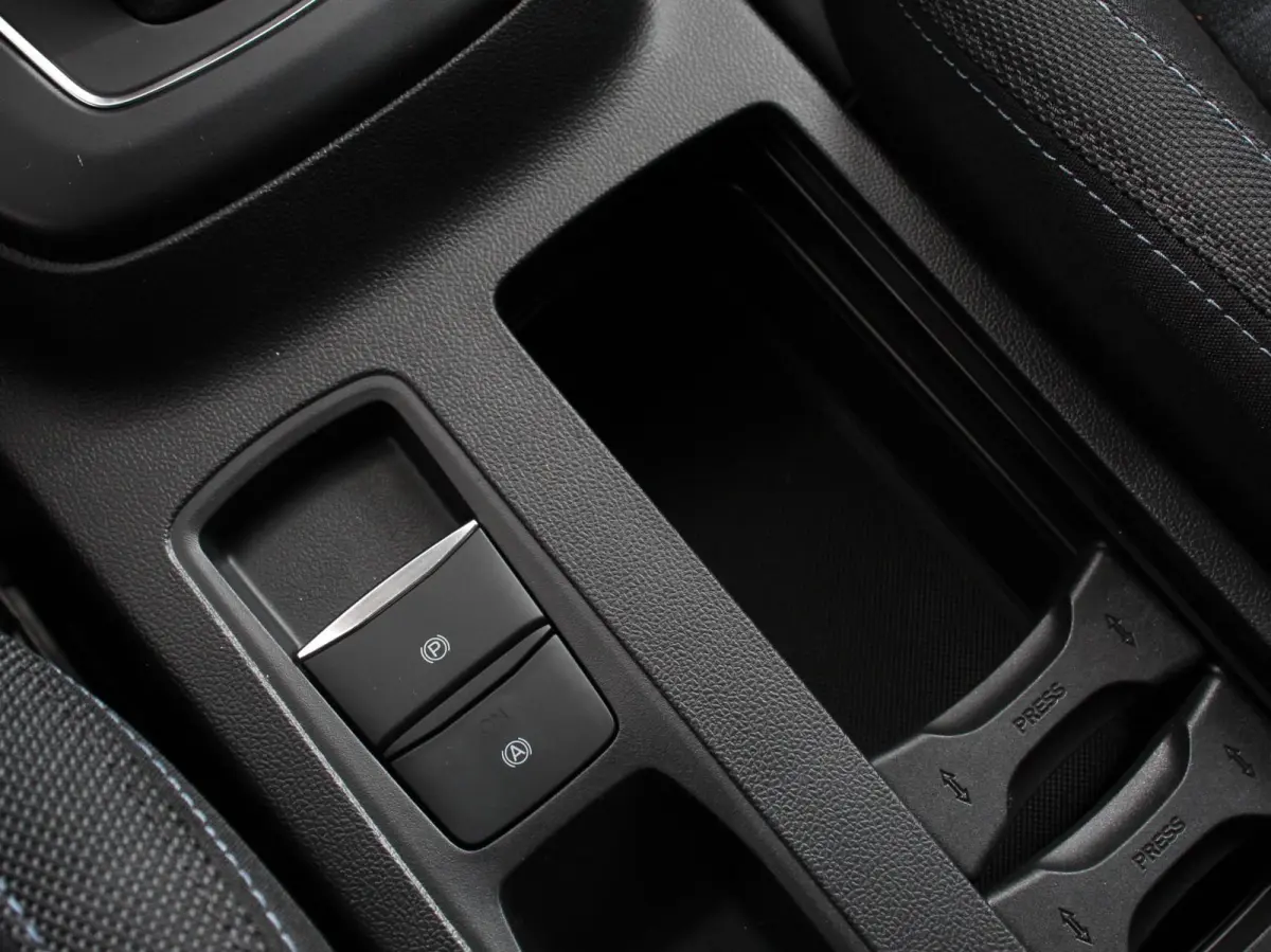 155pk Hybrid Automaat Active X Navigatie Climate Control Camera Parkeer sensoren B&O Dab Led Lichtmetalen velgen