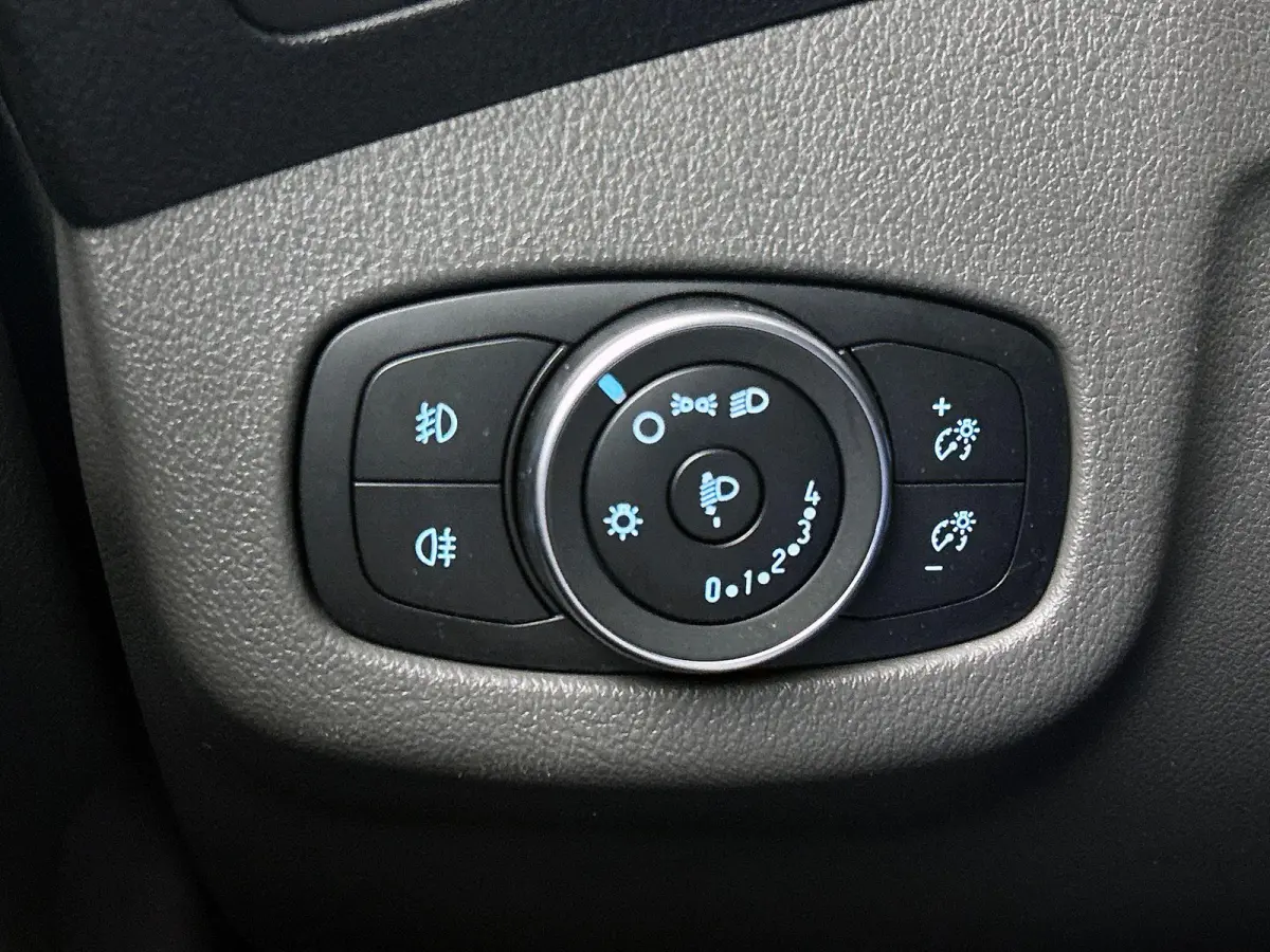1.5 EcoBlue L2 Trend Automaat Navigatie Airco Parkeersensoren Cruise Control Camera