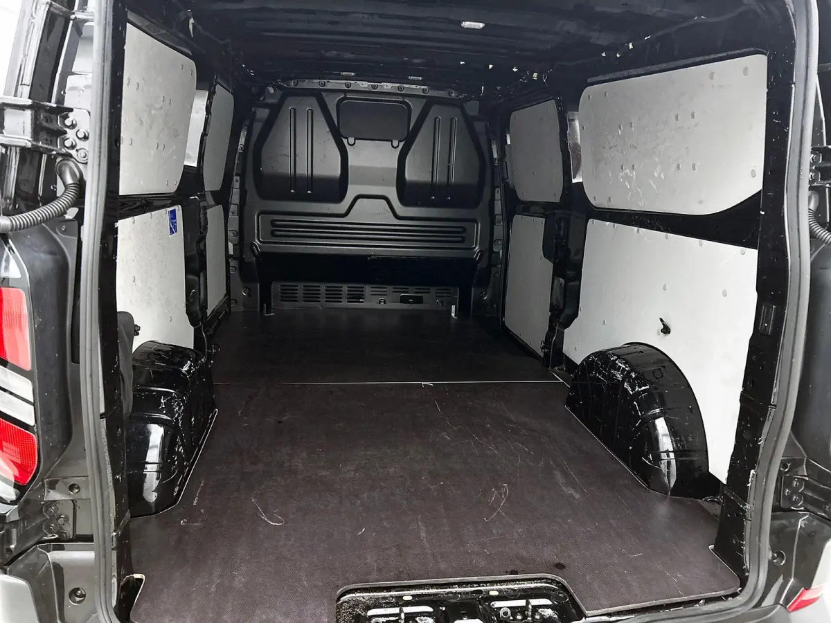 300 2.0 TDCI L2H1 Trend Nieuw Model Automaat Ford Transit Custom 300 2.0 TDCI L2H1 Trend NM Automaat Airco Navi Cruise PDC Camera