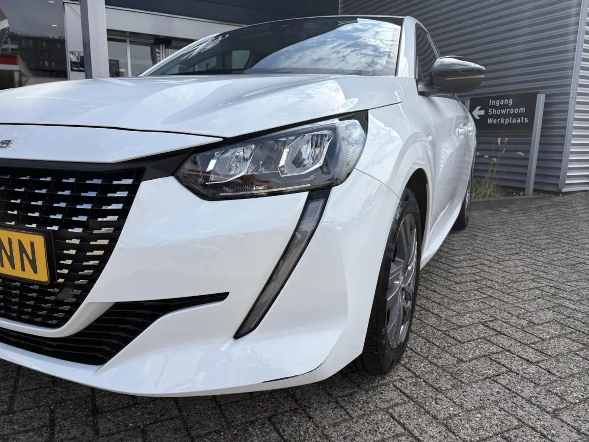 1.2 PureTech Active Pack | Climate Control | Apple Carplay/ Aindroid Auto | Lichtmetalen velgen |