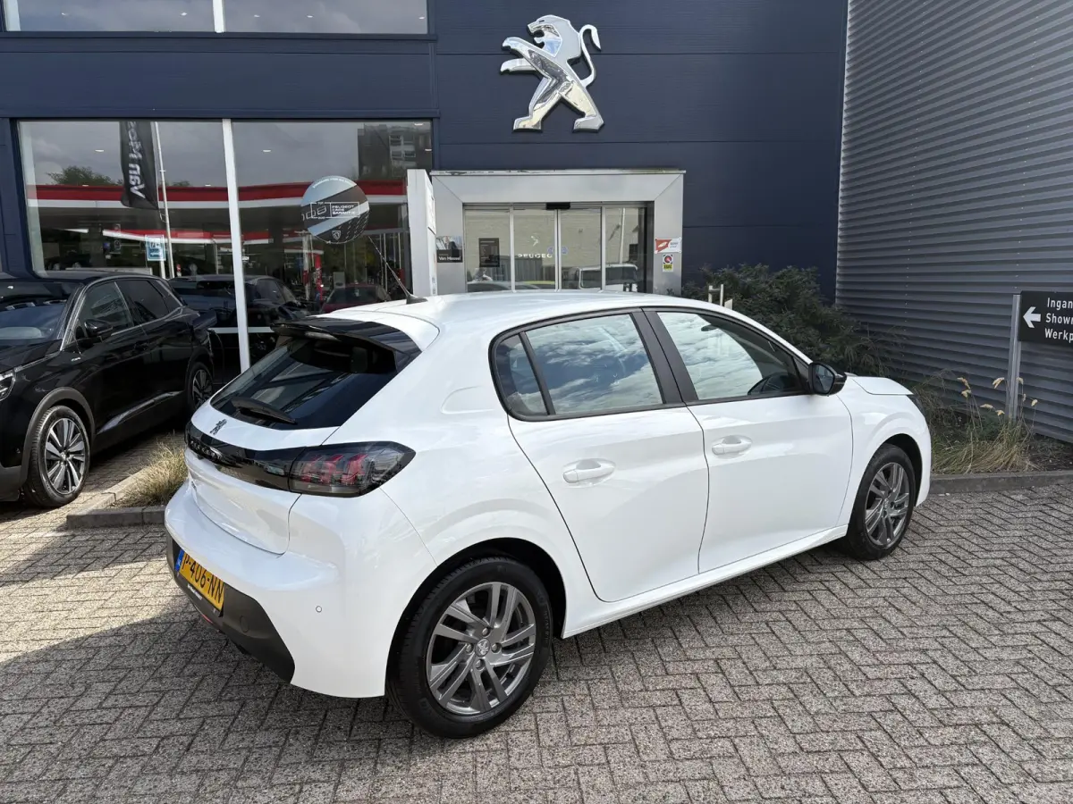 1.2 PureTech Active Pack | Climate Control | Apple Carplay/ Aindroid Auto | Lichtmetalen velgen |