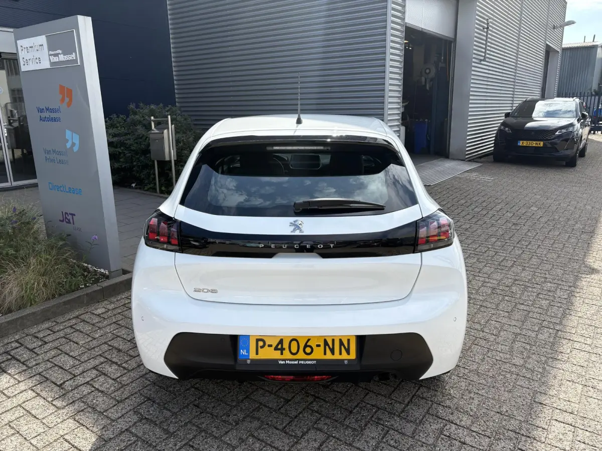 1.2 PureTech Active Pack | Climate Control | Apple Carplay/ Aindroid Auto | Lichtmetalen velgen |