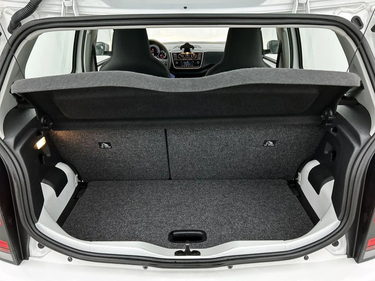 Up! 1.0 | 65 PK | Airco | Maps + More | DAB+ Radio | All Season Banden