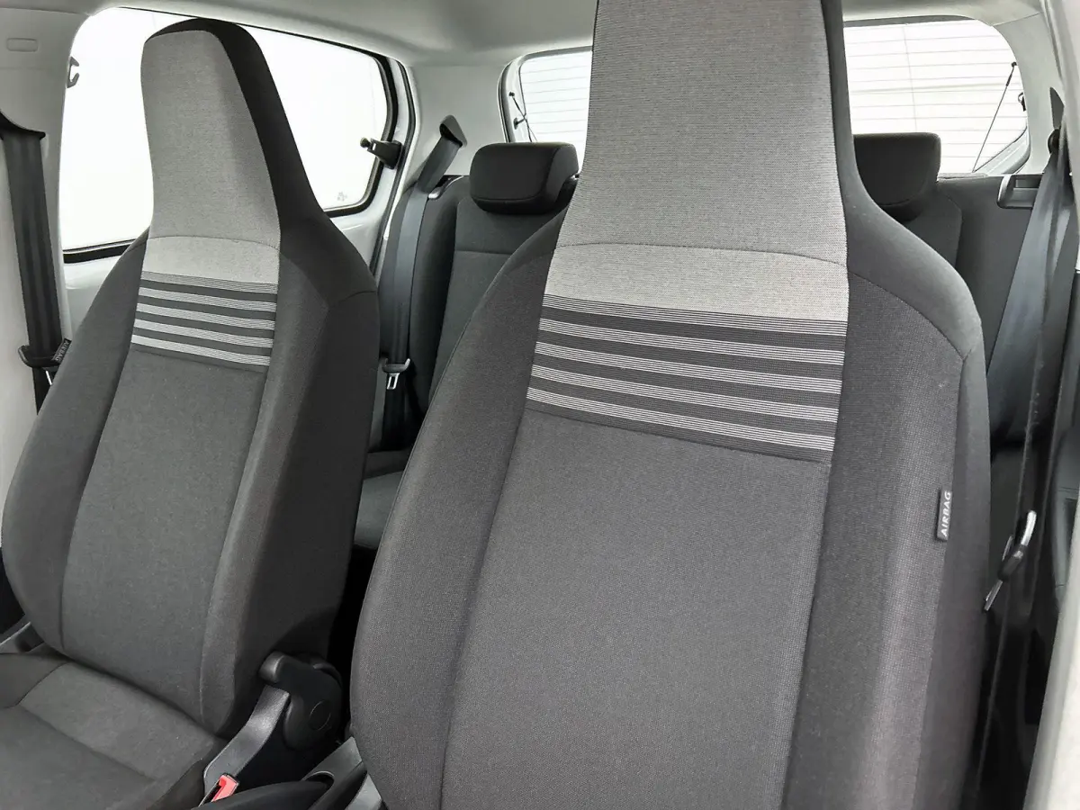 Up! 1.0 | 65 PK | Airco | Maps + More | DAB+ Radio | All Season Banden