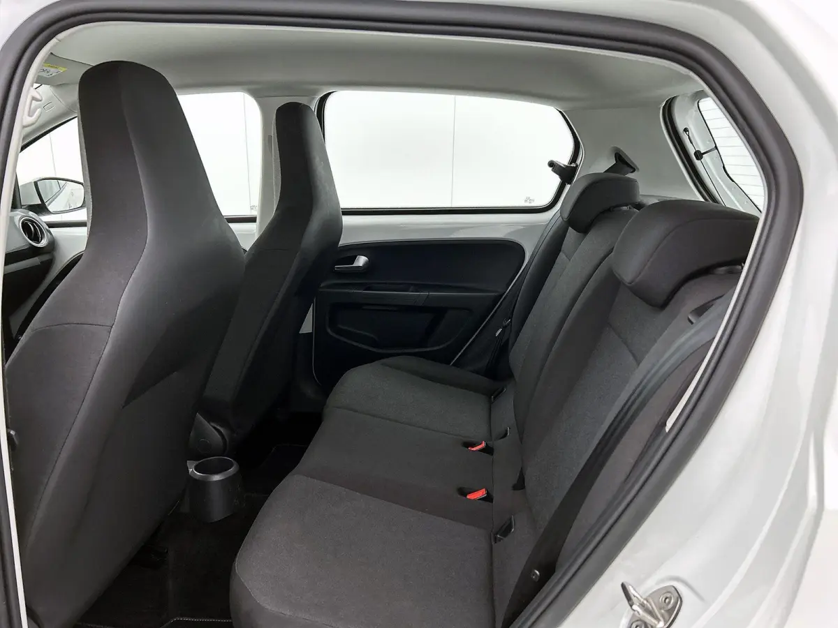 Up! 1.0 | 65 PK | Airco | Maps + More | DAB+ Radio | All Season Banden