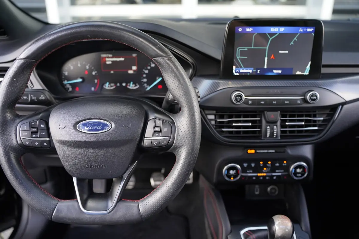 1.0 EcoBoost ST Line Pano Navi Cam Acc Pdc B&O Led