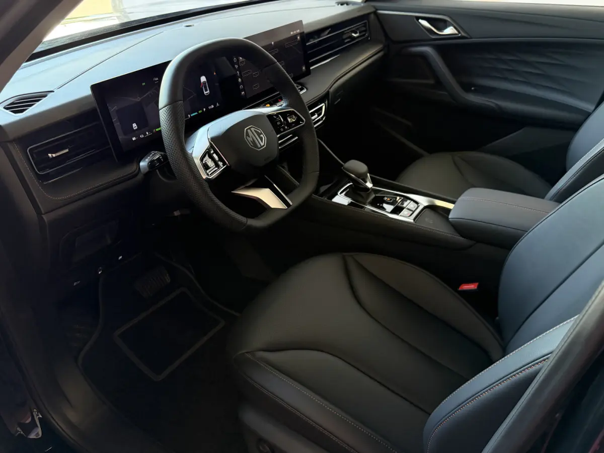 1.5 TGDI LUXURY PHEV PLUG-IN HYBRIDE | LEER | 272PK NIEUWE AUTO | >1.000 KM TOTAAL BEREIK | 360° CAMERA | ELEKTRISCHE ACHTERKLEP | STOEL/STUUR. VERWARMING | FULL LED | ELEKTRISCHE S
