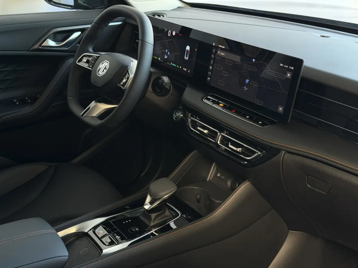 1.5 TGDI LUXURY PHEV PLUG-IN HYBRIDE | LEER | 272PK NIEUWE AUTO | >1.000 KM TOTAAL BEREIK | 360° CAMERA | ELEKTRISCHE ACHTERKLEP | STOEL/STUUR. VERWARMING | FULL LED | ELEKTRISCHE S