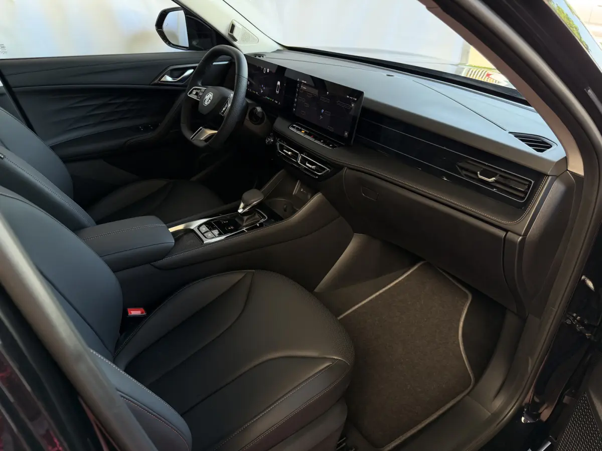 1.5 TGDI LUXURY PHEV PLUG-IN HYBRIDE | LEER | 272PK NIEUWE AUTO | >1.000 KM TOTAAL BEREIK | 360° CAMERA | ELEKTRISCHE ACHTERKLEP | STOEL/STUUR. VERWARMING | FULL LED | ELEKTRISCHE S