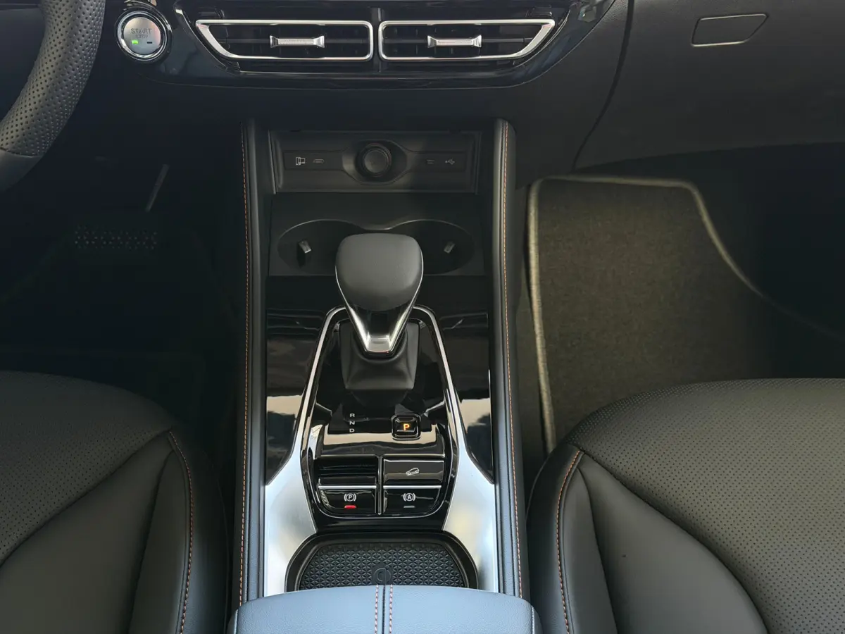 1.5 TGDI LUXURY PHEV PLUG-IN HYBRIDE | LEER | 272PK NIEUWE AUTO | >1.000 KM TOTAAL BEREIK | 360° CAMERA | ELEKTRISCHE ACHTERKLEP | STOEL/STUUR. VERWARMING | FULL LED | ELEKTRISCHE S