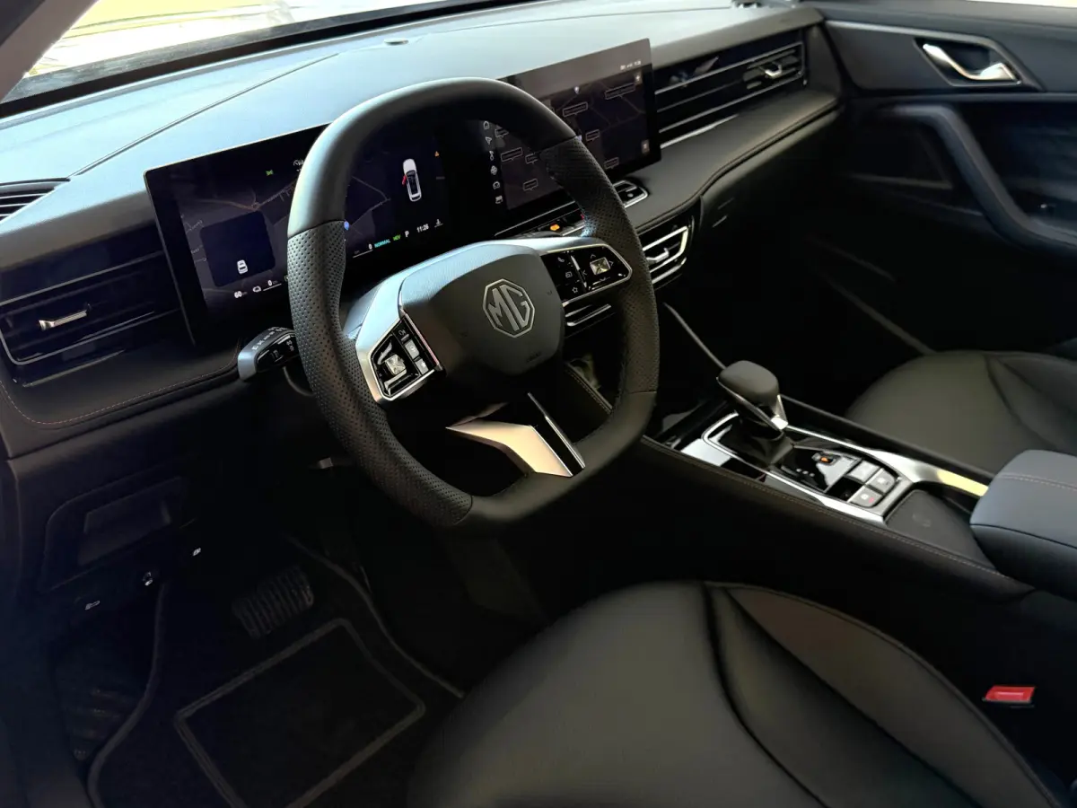 1.5 TGDI LUXURY PHEV PLUG-IN HYBRIDE | LEER | 272PK NIEUWE AUTO | >1.000 KM TOTAAL BEREIK | 360° CAMERA | ELEKTRISCHE ACHTERKLEP | STOEL/STUUR. VERWARMING | FULL LED | ELEKTRISCHE S