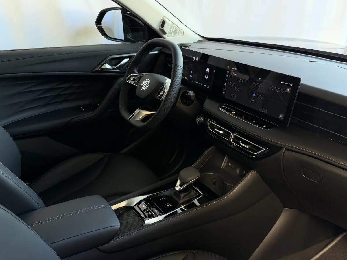 1.5 TGDI LUXURY PHEV PLUG-IN HYBRIDE | LEER | 272PK NIEUWE AUTO | >1.000 KM TOTAAL BEREIK | 360° CAMERA | ELEKTRISCHE ACHTERKLEP | STOEL/STUUR. VERWARMING | FULL LED | ELEKTRISCHE S