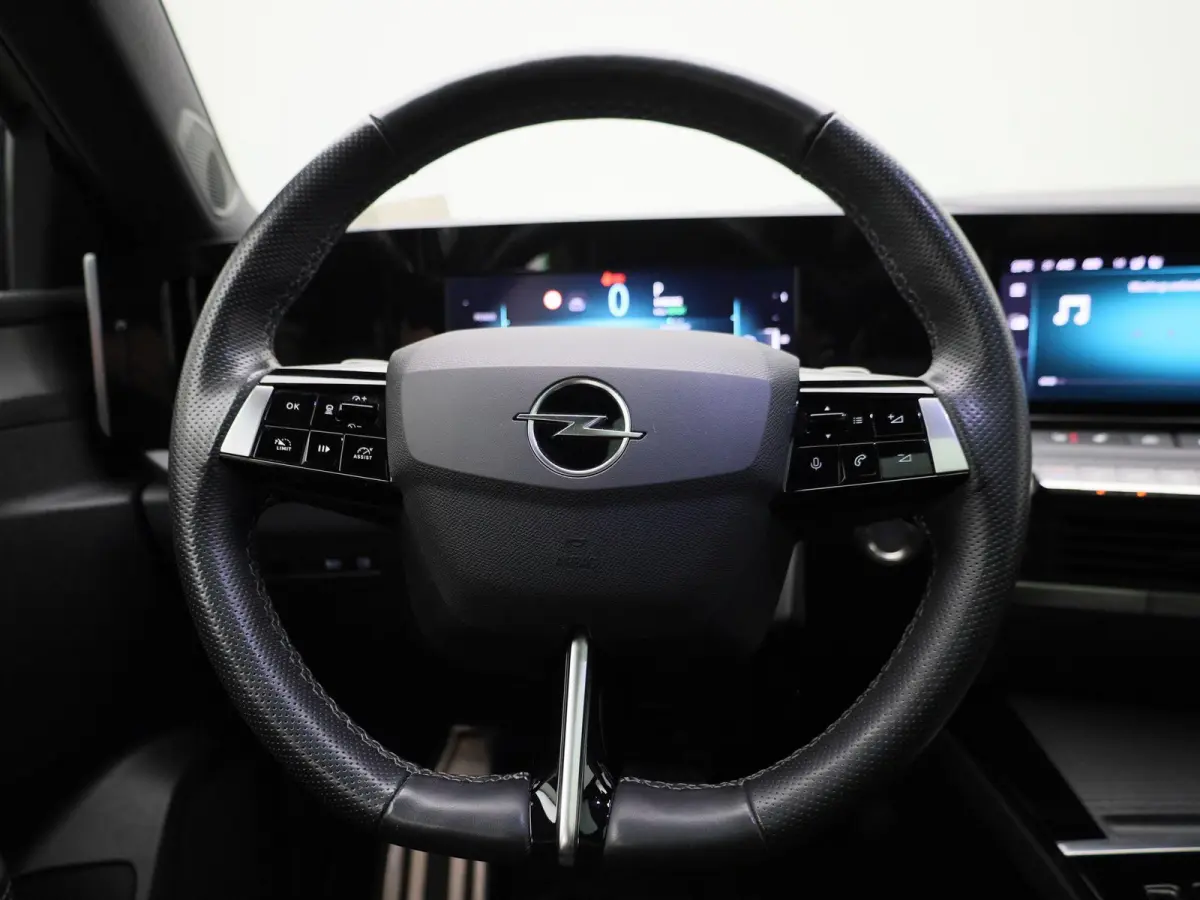 1.6 Turbo Hybrid 132kW GS | APPLE CARPLAY | ANDROID AUTO | PANORAMADAK | STOELVERWARMING | 360 CAMERA | LED VERLICHTING | COMFORT STOELEN | RIJSTROOKHULP | CRUISE CONTROL | DAB RADIO |