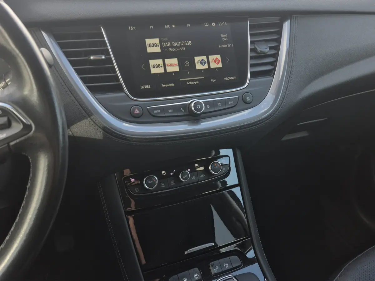 1.6 Turbo Hybrid Elegance 93,5% SoH | Camera voor + achter | Climate control |  Elektrisch verstelbare voorstoelen | Elektrische achterklep | Dodehoek detectie | Standkachel | LMV 19 inch | 