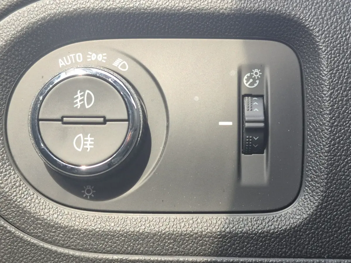 1.6 Turbo Hybrid Elegance 93,5% SoH | Camera voor + achter | Climate control |  Elektrisch verstelbare voorstoelen | Elektrische achterklep | Dodehoek detectie | Standkachel | LMV 19 inch | 