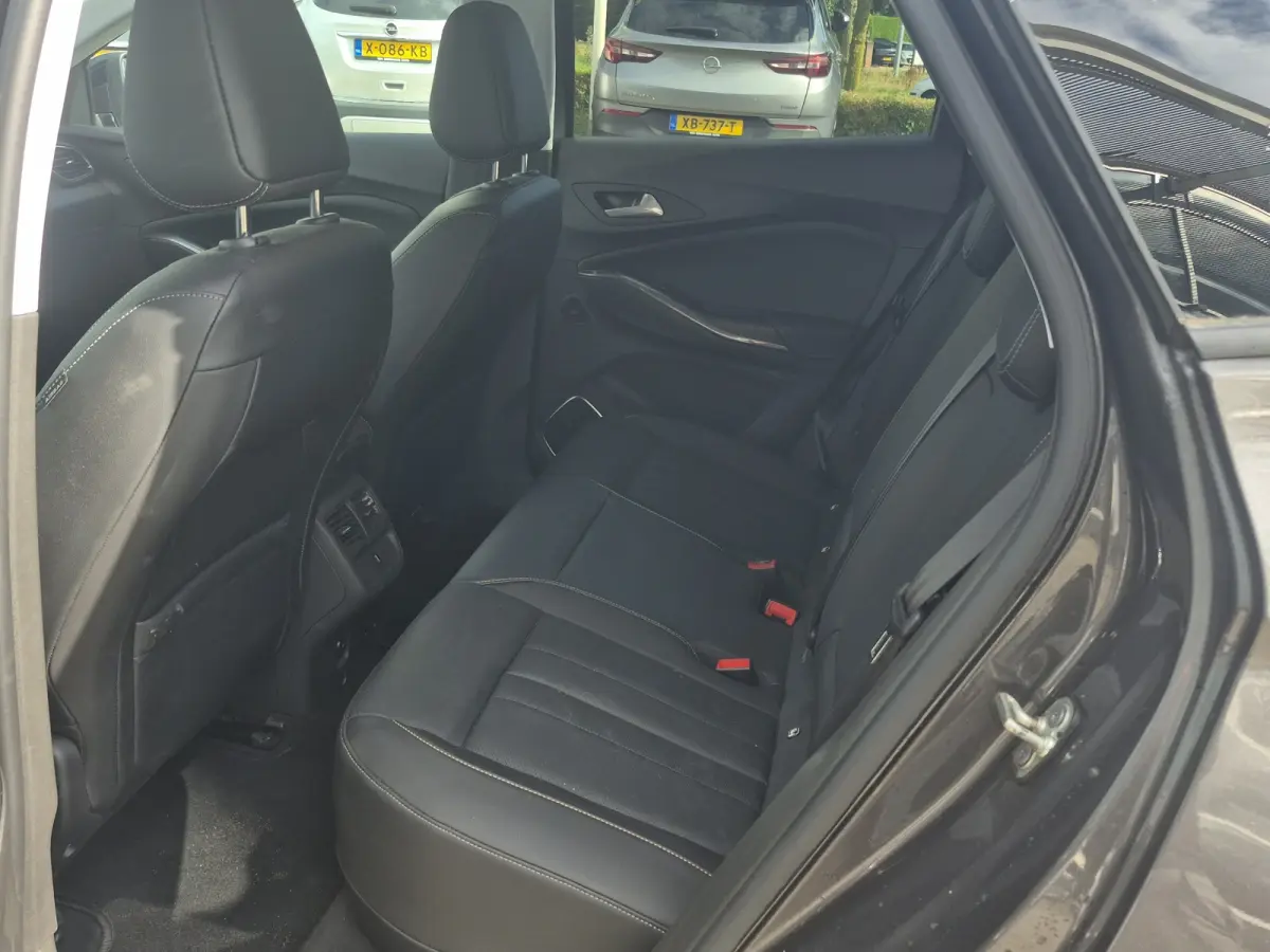 1.6 Turbo Hybrid Elegance 93,5% SoH | Camera voor + achter | Climate control |  Elektrisch verstelbare voorstoelen | Elektrische achterklep | Dodehoek detectie | Standkachel | LMV 19 inch | 