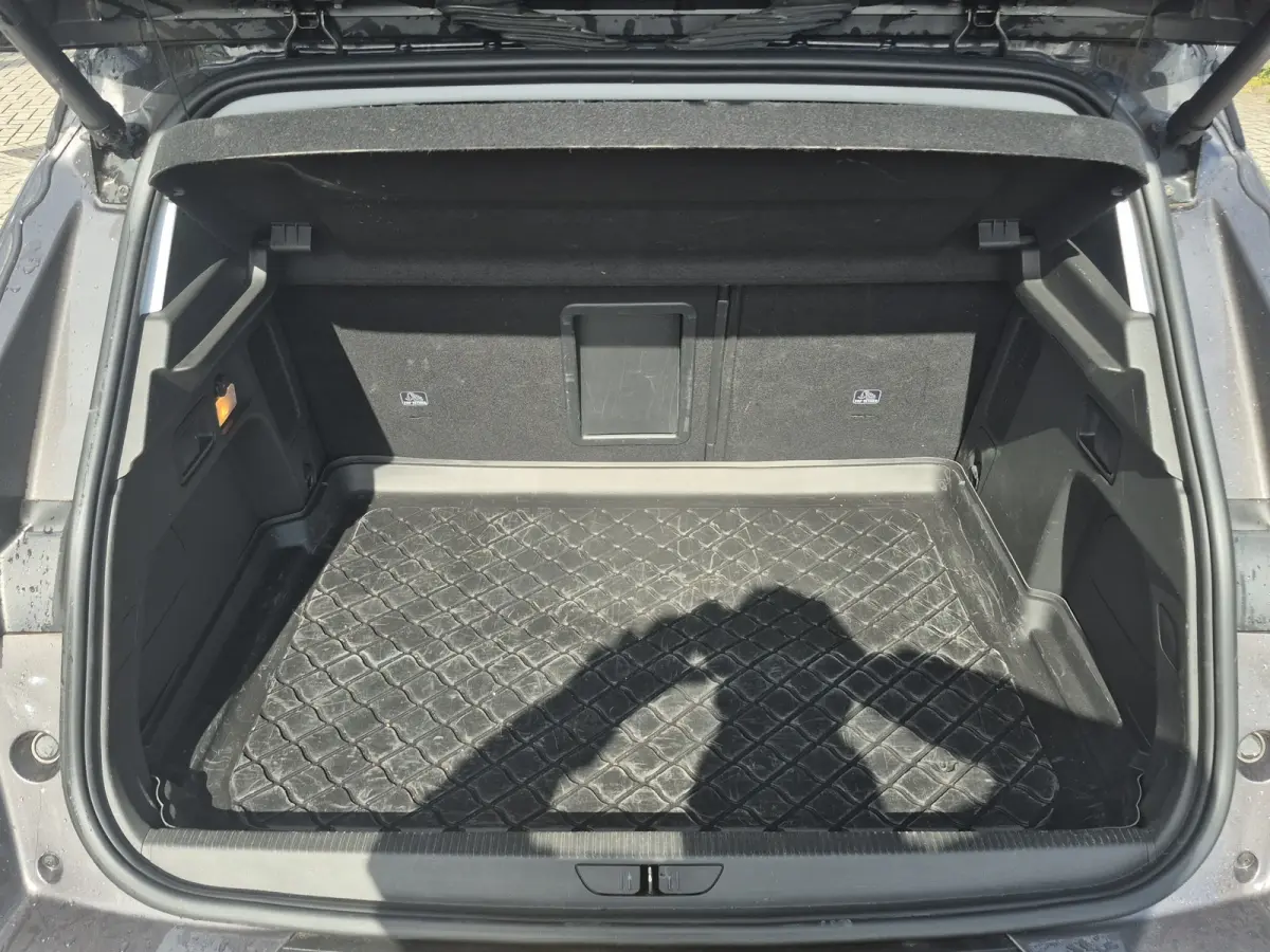 1.6 Turbo Hybrid Elegance 93,5% SoH | Camera voor + achter | Climate control |  Elektrisch verstelbare voorstoelen | Elektrische achterklep | Dodehoek detectie | Standkachel | LMV 19 inch | 