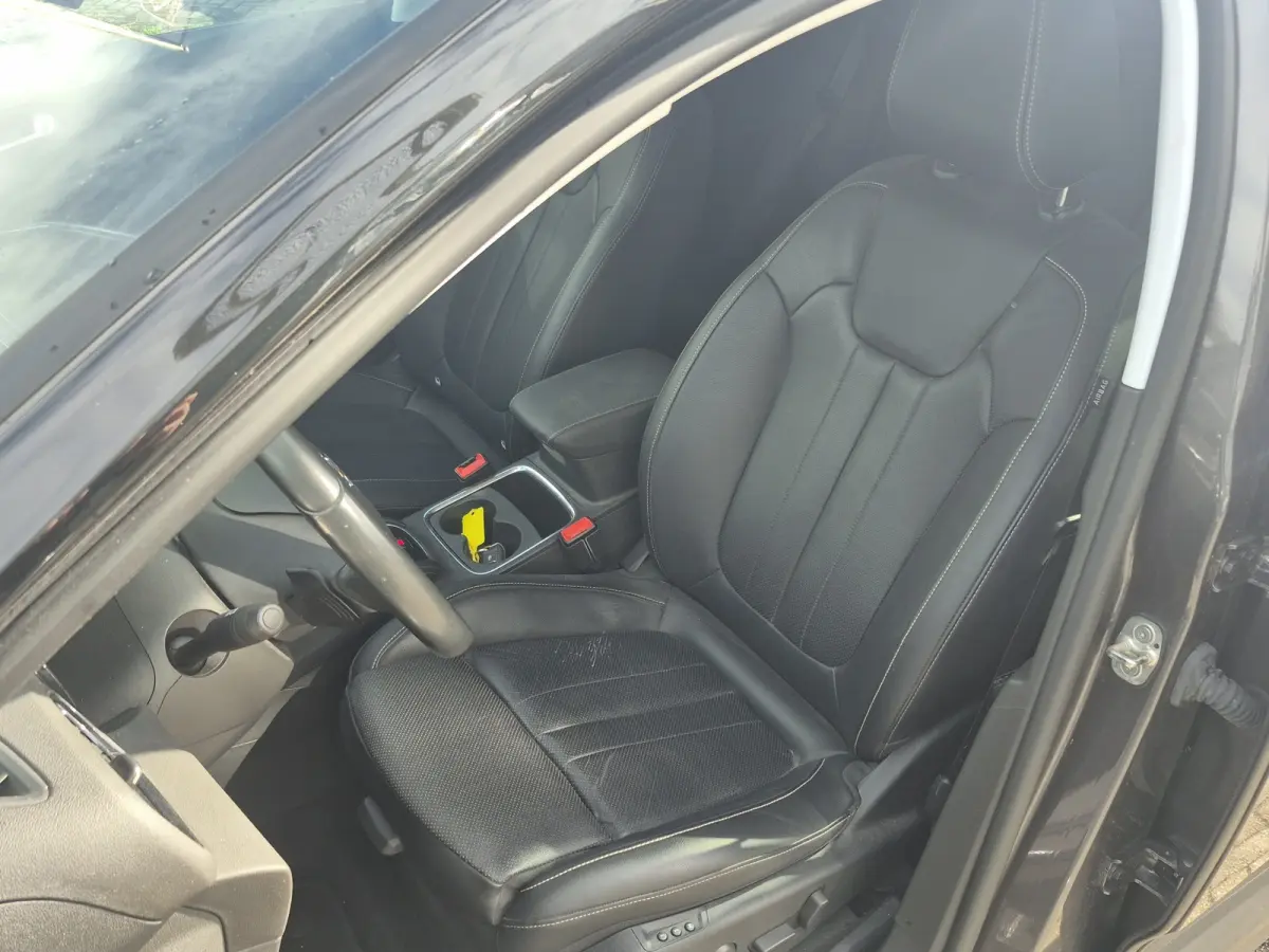 1.6 Turbo Hybrid Elegance 93,5% SoH | Camera voor + achter | Climate control |  Elektrisch verstelbare voorstoelen | Elektrische achterklep | Dodehoek detectie | Standkachel | LMV 19 inch | 