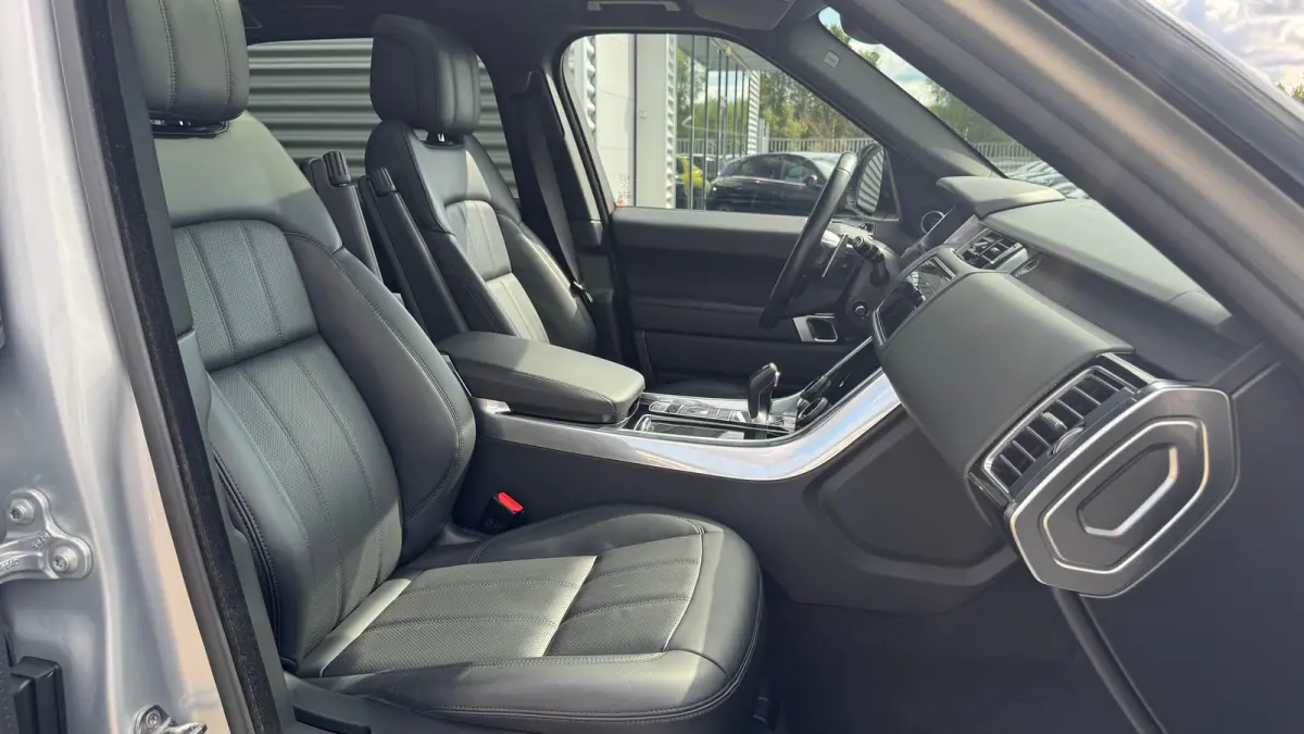Ranger Rover Sport P400E HSE DYNAMIC / NAVI / FULL-LED / CLIMA / LEDER / CAMERA / KEYLESS / ADAPT. CRUISE / PANO. DAK / BLACK PACK / STANDKACHEL !!