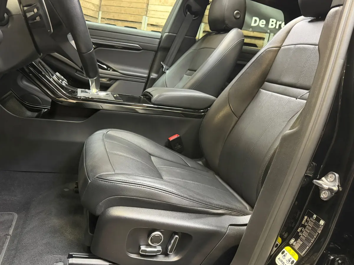 1.5 P300e AWD R-Dynamic SE Pano Camera Leder Navi Clima 20"LM