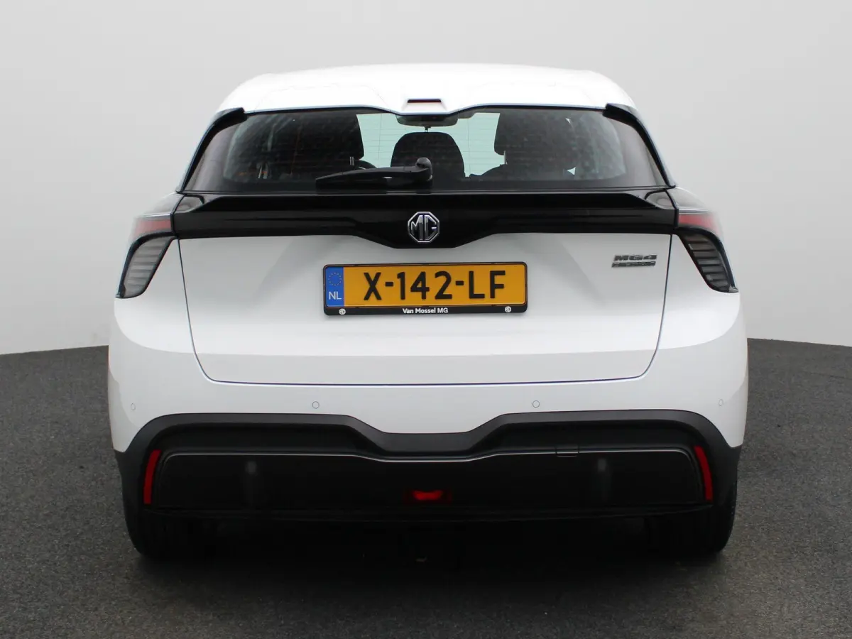 Standard 51 kWh | APPLE CARPLAY | ANDROID AUTO | CLIMATE CONTROL | CRUISE CONTROL | PARKEERSENSOREN | LED VERLICHTING | BLUETOOTH | DAB RADIO | ELEKTRISCHE RAMEN |