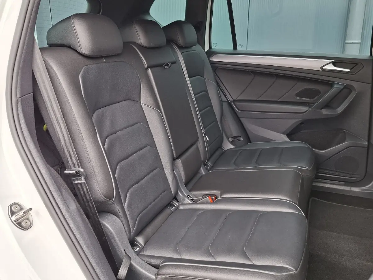 1.4 TSI e-Hybrid * FR * Panoramadak * Navigatiesysteem * Elek. Trekhaak * Leder *