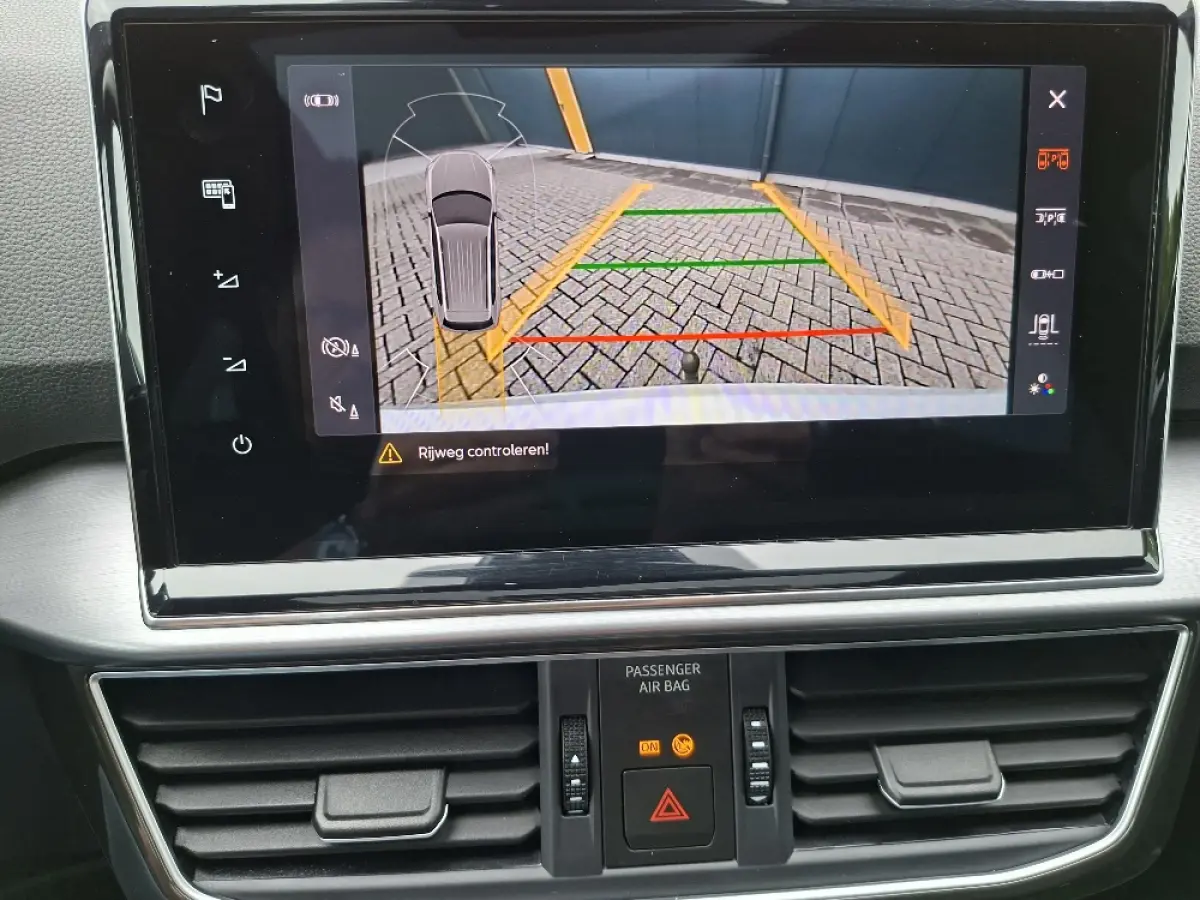 1.4 TSI e-Hybrid * FR * Panoramadak * Navigatiesysteem * Elek. Trekhaak * Leder *
