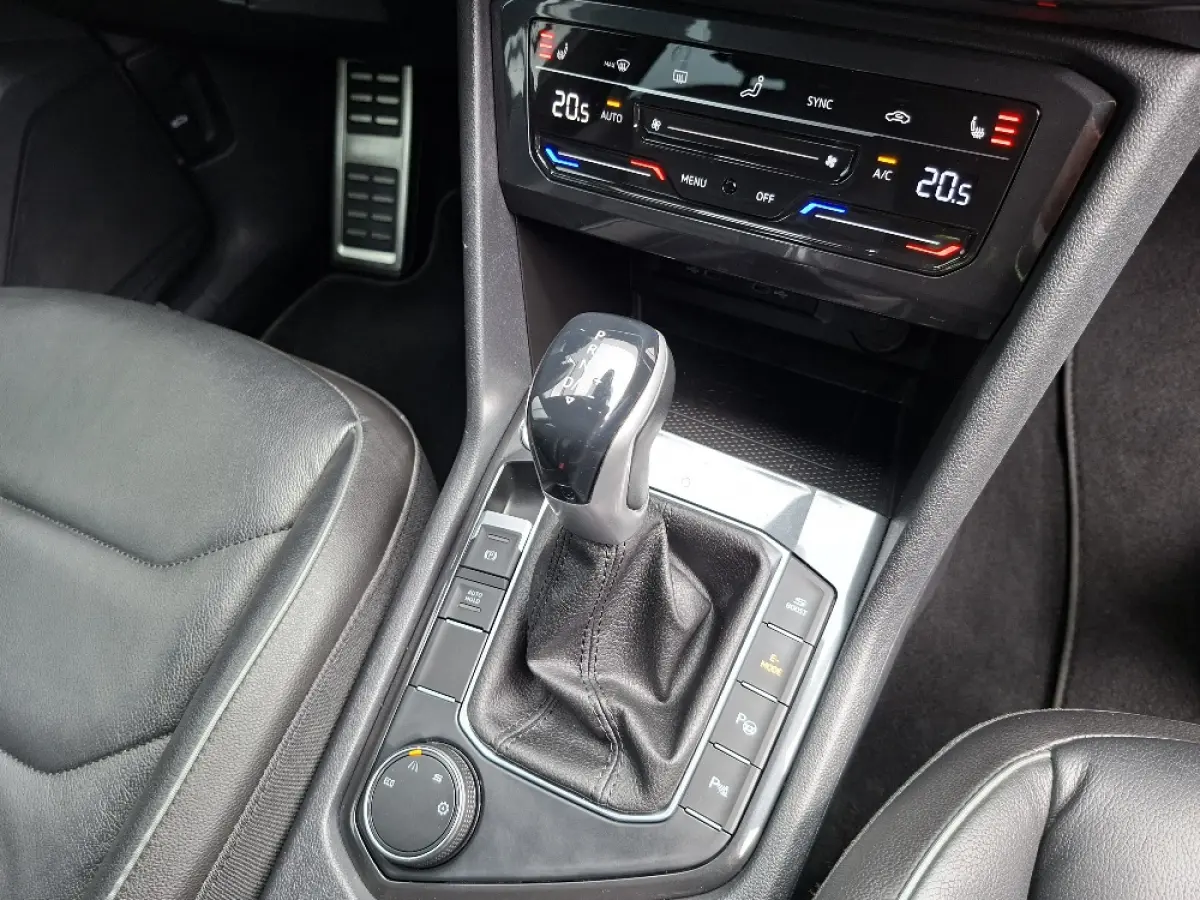 1.4 TSI e-Hybrid * FR * Panoramadak * Navigatiesysteem * Elek. Trekhaak * Leder *