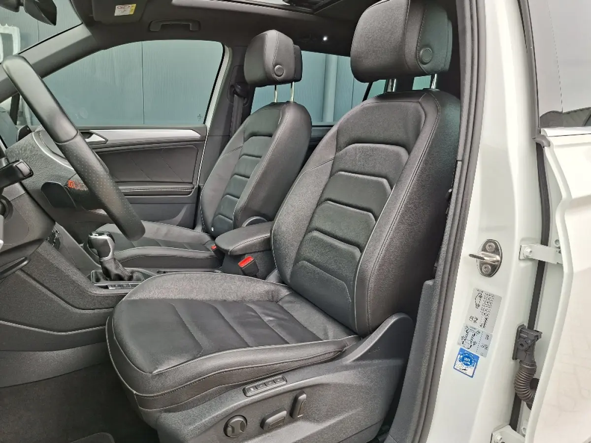 1.4 TSI e-Hybrid * FR * Panoramadak * Navigatiesysteem * Elek. Trekhaak * Leder *