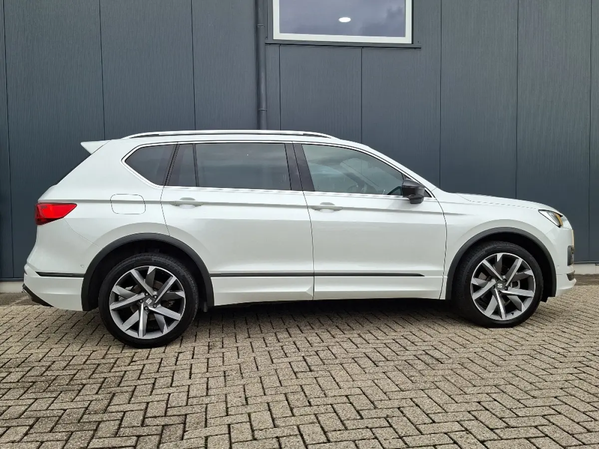 1.4 TSI e-Hybrid * FR * Panoramadak * Navigatiesysteem * Elek. Trekhaak * Leder *