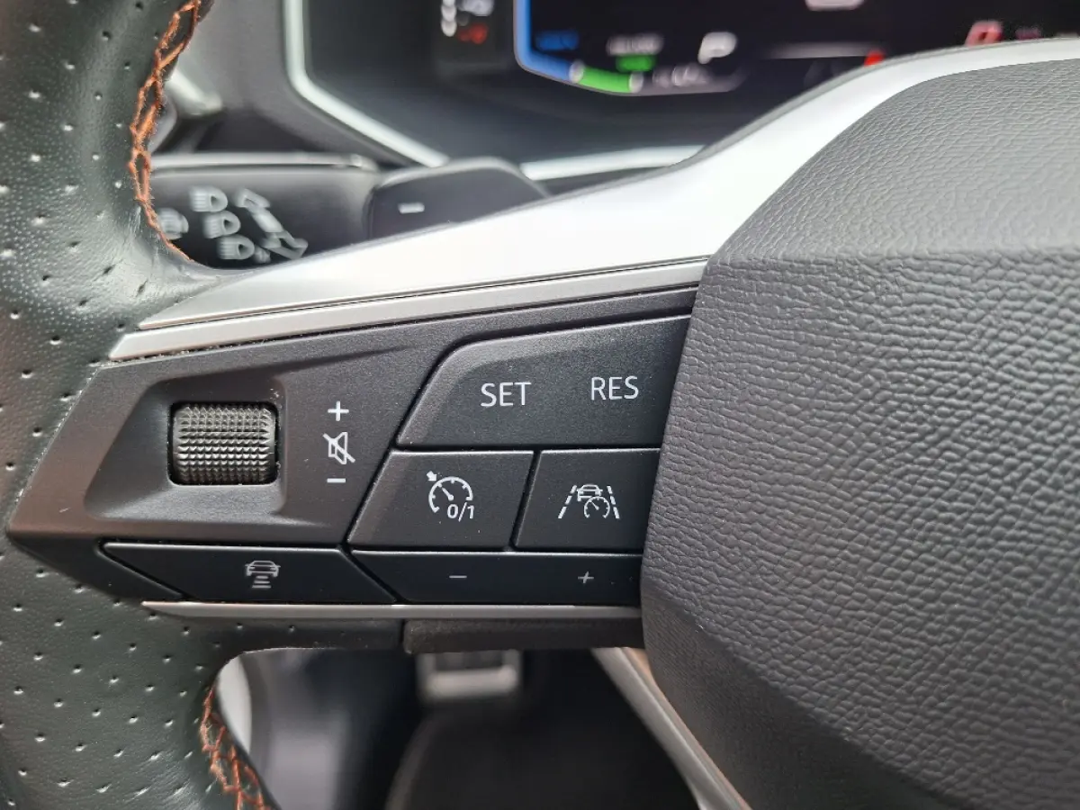1.4 TSI e-Hybrid * FR * Panoramadak * Navigatiesysteem * Elek. Trekhaak * Leder *