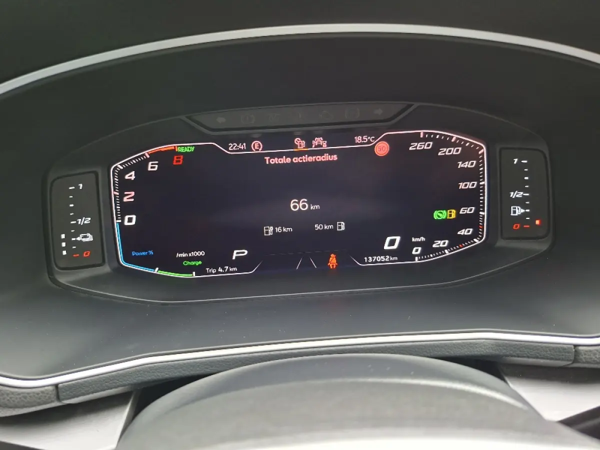 1.4 TSI e-Hybrid * FR * Panoramadak * Navigatiesysteem * Elek. Trekhaak * Leder *